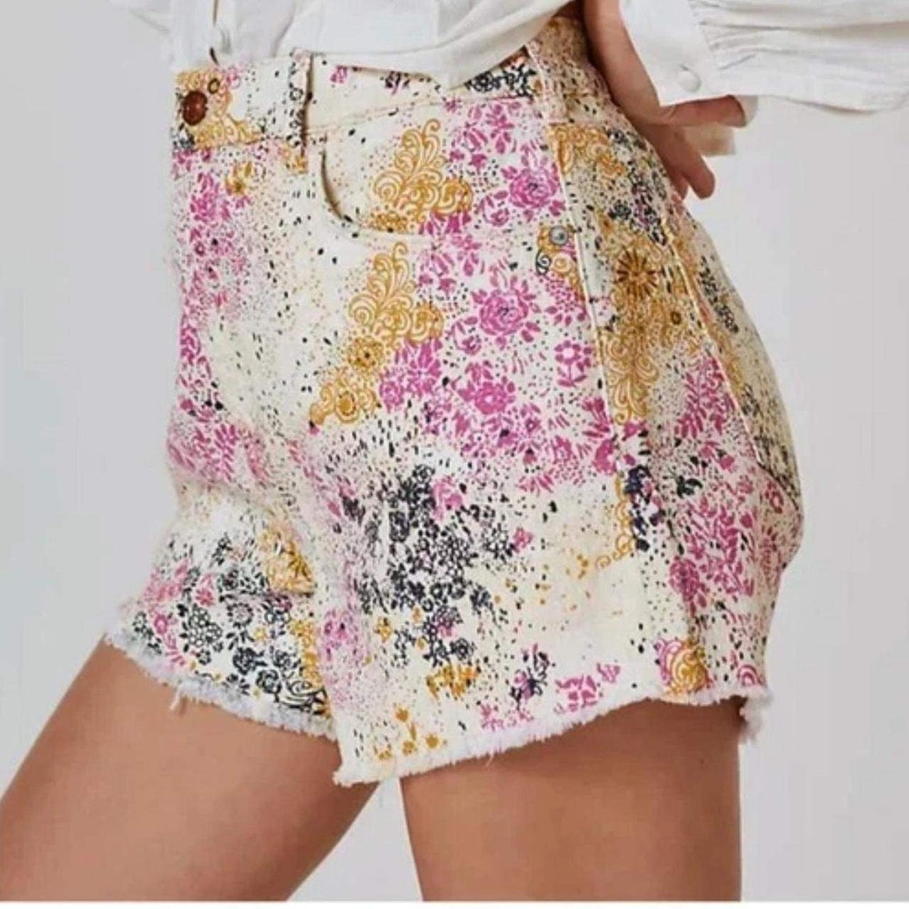 Pilcro Anthropologie Floral Paisley Denim Shorts Pink Yellow Boho Raw Hem Small